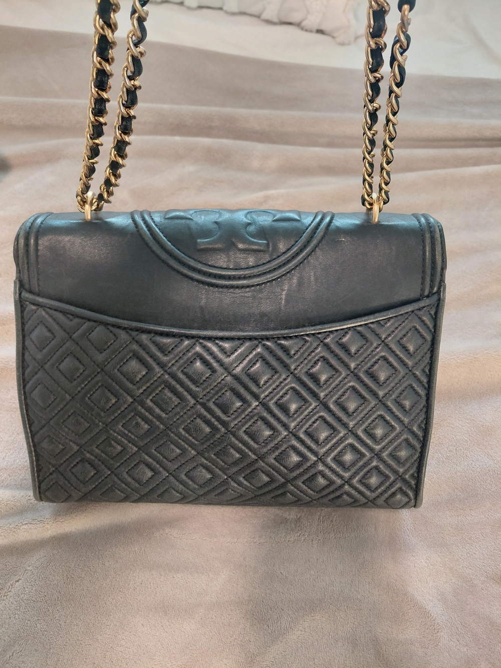 Classic Black Quilted Shoulder Bag with Chain Strap